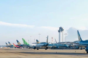 Bão tan, 5 sân bay miền Trung mở cửa hoạt động