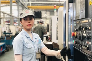 Đại dịch COVID-19 khiến lương giảm nghiêm trọng