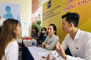 Thị trường lao động phục hồi, nhiều việc làm chờ ứng viên