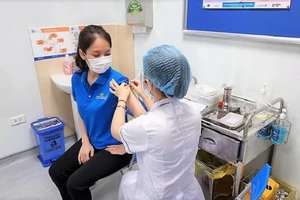  Tiêm Vaccine COVID-19 cho hàng nghìn phi công, tiếp viên ​