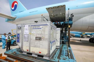 Ưu tiên hạ cánh các chuyến bay chở vaccine COVID-19