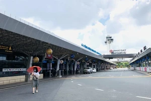 Xét nghiệm COVID-19 tại sân bay Tân Sơn Nhất 