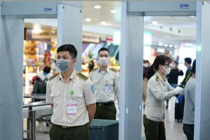 Miễn phí lệ phí hành khách và soi chiếu với y bác sĩ tham gia chống dịch