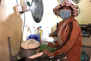 Công nhân sống ra sao khi nhà máy đóng cửa, 'đứt' việc làm?