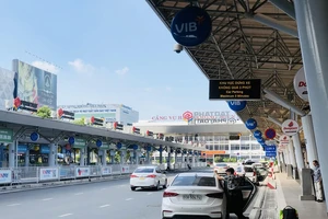 Cho phép tối đa 4 người trên 1 xe ra sân bay để đi nước ngoài