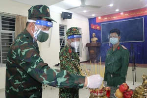 Trung đoàn lập bàn thờ cho chiến sĩ chịu tang mẹ khi làm nhiệm vụ chống dịch