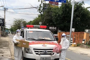 2 cha con chạy xe cứu thương liên tỉnh rút về Quảng Bình chống dịch