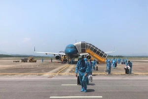 350 công dân Việt Nam từ Mỹ về Quảng Ninh cách ly 7 ngày