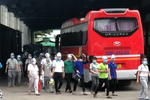 Kiến nghị tiêm mũi 3 vaccine cho 320.000 công nhân 