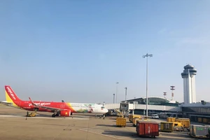 Hạn chế chuyến bay combo để giảm ùn tắc sân bay Tân Sơn Nhất, Nội Bài
