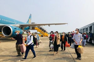 Các hãng bay tiếp tục tăng hàng trăm chuyến bay cao điểm lễ 30-4