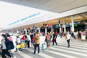 Sân bay Tân Sơn Nhất từng bước kiểm soát tình trạng ùn tắc