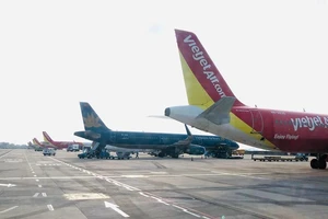 Nhiều chuyến bay khởi hành sớm trước giờ sân bay đóng cửa vì bão