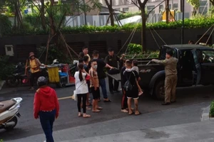 Công an Bình Dương giữ 13 thanh niên tại chung cư giáp ranh TP.HCM