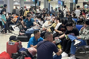 Sân bay Tân Sơn Nhất đón lượng khách 'khủng' dịp tết
