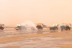 50 xe bồn tưới nước dập bụi ở sân bay Long Thành 