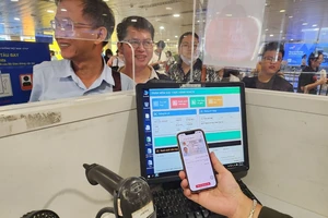 Một số bất cập khi dùng VNeID làm thủ tục ở các sân bay 