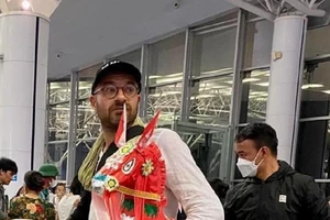 Một hành khách ngoại quốc bị từ chối mang ngựa vàng mã lên máy bay