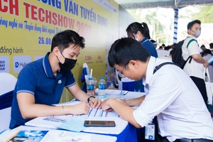 Ngành điện TP.HCM tuyển bổ sung kỹ sư điện, điện tử tại triển lãm công nghệ