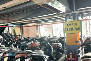 Đau đầu với 650 chiếc xe máy 'bỏ quên' tại nhà xe sân bay Tân Sơn Nhất 