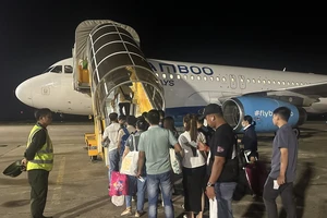 Nhu cầu đặt mua vé máy bay tết còn thấp