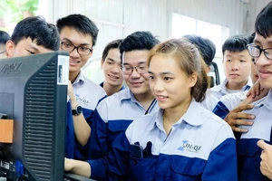 Nhu cầu tuyển dụng ngành bán dẫn tăng cao, kĩ sư thiết kế chip thu nhập 1,3 tỉ