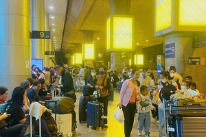 Khách quốc tế, Việt kiều kín Sân bay quốc tế Tân Sơn Nhất