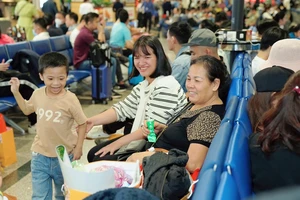 Chuyến bay đoàn viên đưa công nhân về quê ăn Tết