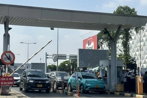 Thử nghiệm thu phí không dùng tiền mặt tại Sân bay Tân Sơn Nhất, Nội Bài