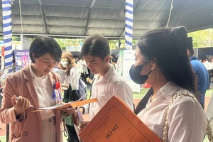  Tuyển 5.200 nhân viên ngành tài chính, ngân hàng