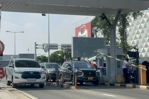 5 sân bay triển khai thu phí không dùng tiền mặt