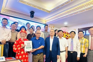 Nhà nghiên cứu Nguyễn Đình Tư hiến toàn bộ di sản văn học, lịch sử cho dòng họ 