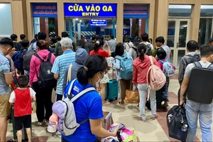 Cháy vé tàu hoả cao điểm hè 