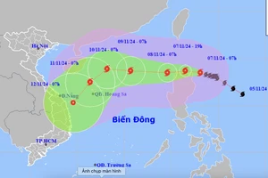 Bão YINXING sát cấp siêu bão, ngày mai vào Biển Đông