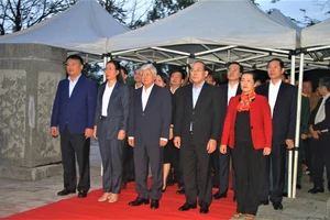 Chủ tịch Uỷ ban MTTQ Việt Nam dâng hương, viếng mộ chí sĩ Huỳnh Thúc Kháng