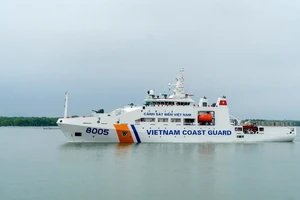 Tàu Cảnh sát biển 8005 lên đường khảo sát thực địa vùng biển, đảo ven bờ
