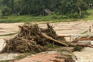Lũ quét qua nhiều bản miền núi ở Nghệ An 