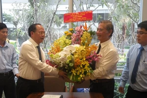 Lãnh đạo TP.HCM thăm nhà giáo tiêu biểu