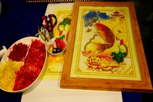 Dùng vảy cá làm tranh nghệ thuật - ý tưởng tuyệt vời