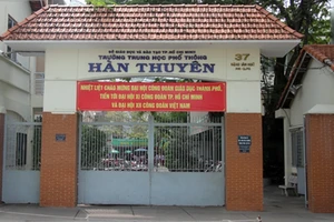 Thầy ví HS là 'cá nóc phun chất độc' bị đình chỉ dạy