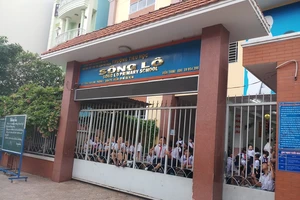  Hạ bậc thi đua cô giáo dọa học sinh... ngậm dép