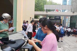 Trường chuyên Trần Đại Nghĩa phát phiếu thi khảo sát vào lớp 6