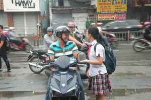 Cha mẹ, thầy cô đồng hành cùng các thí sinh