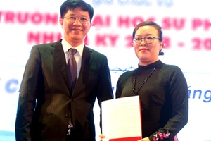 Lần đầu tiên, ĐH Sư phạm TP.HCM có nữ hiệu trưởng 