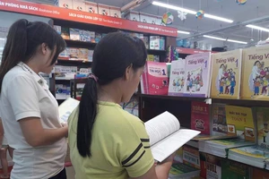 Phụ huynh lại than phiền về việc thiếu sách giáo khoa 