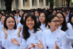 Chủ tịch Quốc hội đánh trống khai trường tại TP.HCM