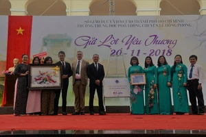 Trao nhãn hiệu LabelFrancEducation cho 2 trường THPT TP.HCM