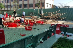 Sập giàn giáo tại trường: Hỗ trợ phí điều trị cho HS bị thương