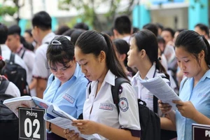 TP.HCM, Hà Nội: Hơn 165.000 HS bắt đầu cuộc đua vào lớp 10