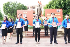 Đảng bộ khối Dân - Chính - Đảng: Kết nạp 21 đảng viên mới